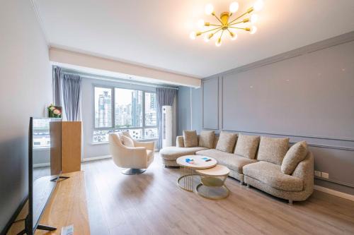 Tyms Prime 2BR APT Xujiahui Garden
