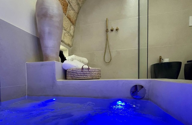 Typical house with hot tub in the historic center of Nardò