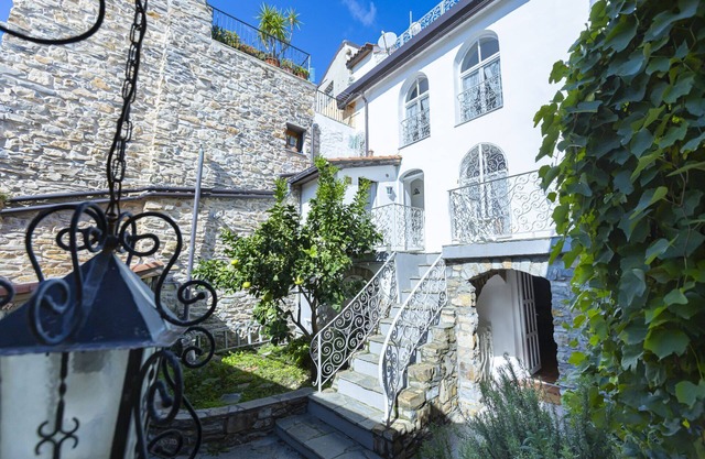 Typical Ligurian house with garden and sea view terrace