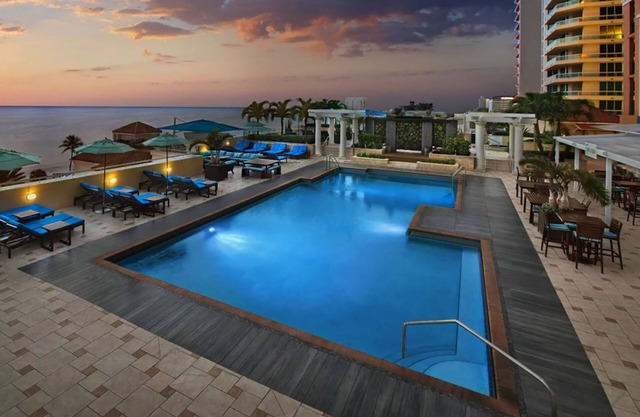 Ultimate Beachside Retreat+Amenities: BeachPlace Towers, 1-Bedroom Villa