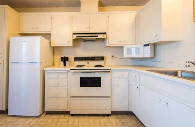 Ultimate Cali Destination! Spacious and Clean, Pool, Jacuzzi, Free Parking!