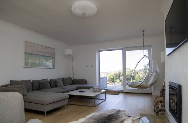 Ultimate Coastal Escape | Stylish | Estuary Views