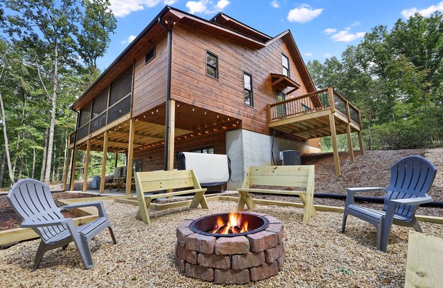 Ultimate Luxury Cabin: HotTub, PoolTable, FirePit, ArcadeGames, Foosball,Swings