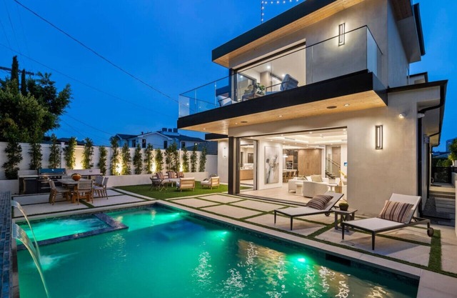 Ultra Luxe Modern Mansion W. Roofdeck, Pool & Spa