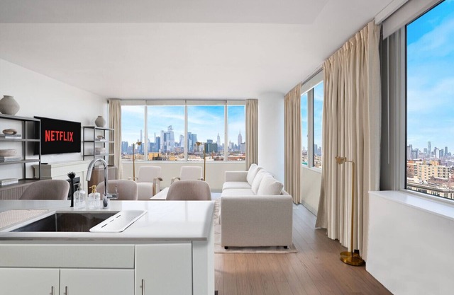 Ultra Luxury Apt - Panoramic NYC View - Minutes to City