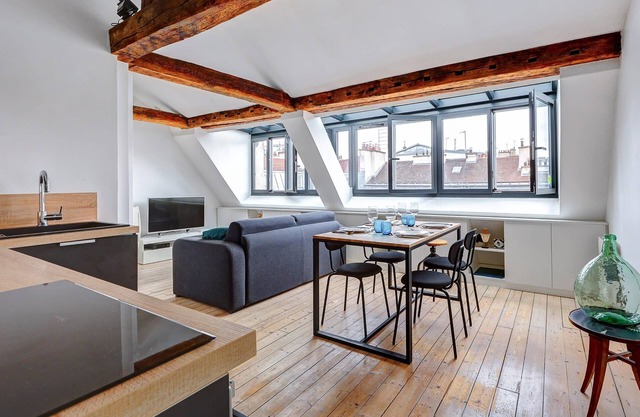 Un Eclat de Lumiere en Plein Paris