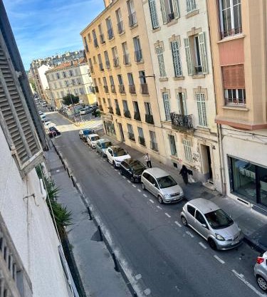 Un studio sympa en centre-ville rue du camas