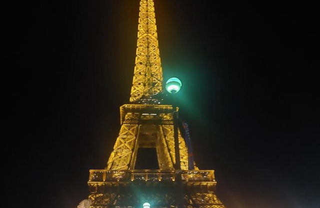 Une chambre dans une petite appartement a côté de paris la défense