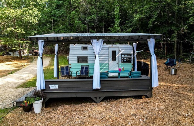 Unforgettable Glamping Caravan Rental in North Carolina for Intimate Weekends Away in Franklin