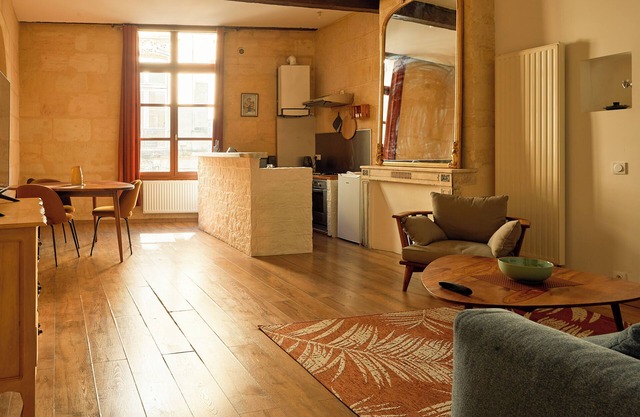 Unforgettable stay in Bordeaux heart