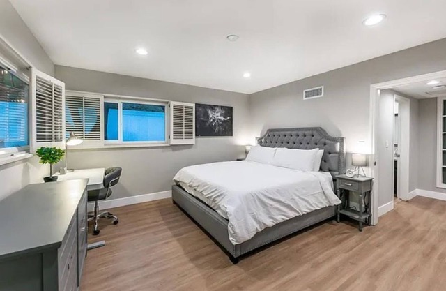 Unique 5BR - Hot Tub and Home theater in Best loc!