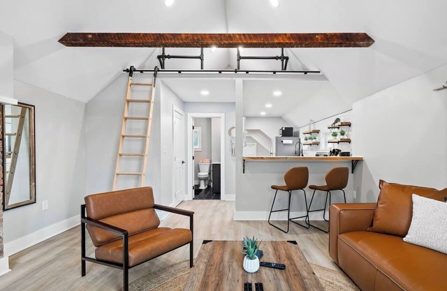 Unique BOHO Ohio City Loft Apt