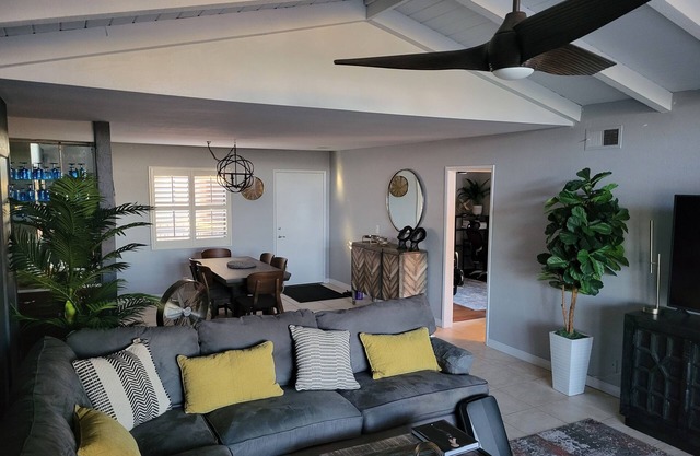 Unique large desert(+) rental opportunity