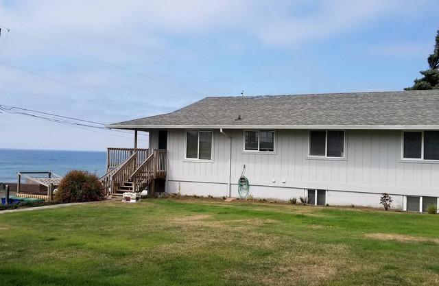 Unit 10 - "Captains Quarters" - Comfortable, accessible, views & pet friendly!