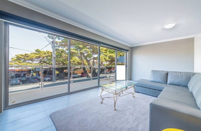 Unit 2-83 Thompson Avenue, Cowes, Spacious 2 bedroom Unit, includes linen.