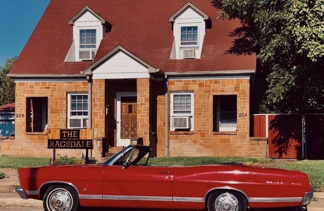 Unit 206, a 1946 historic Triplex bungalow style apartment of approx. 800 sq ft.