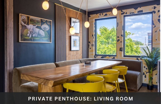 (Unit 5) 6th Street Suite: 4BR/11Beds - Pool, Roofdeck, Garden Bars, Walk To Everything!