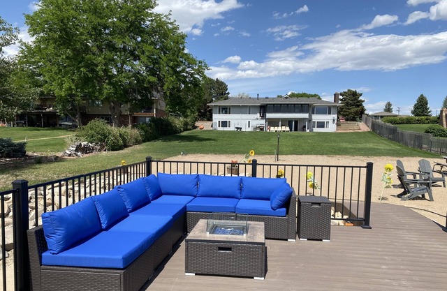 Unobstructed mountainviews Lake Home