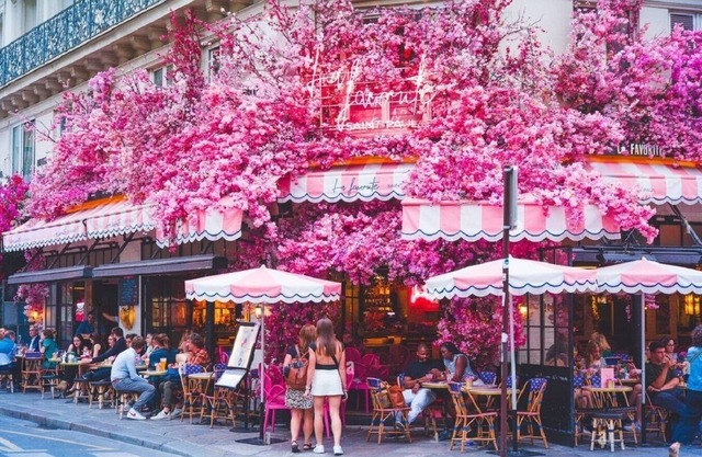 UNPARALLELED COMBINATION OF HISTORIC CHARM & MODERN AMENITIES – LE MARAIS