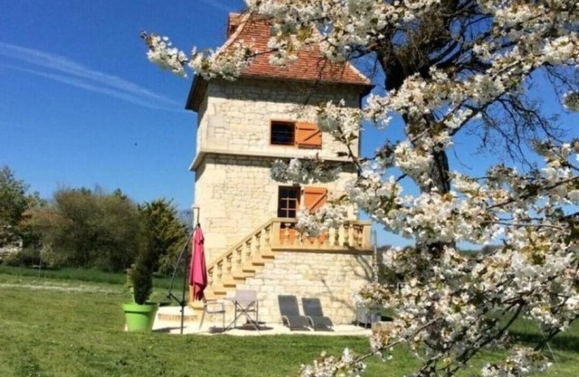 Unusual Gîte Le Pigeonnier