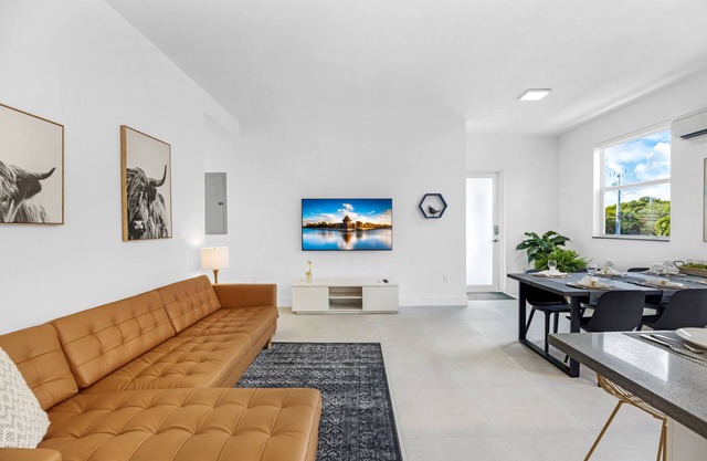 UP TO 12 GUESTS! Modern house near Wynwood