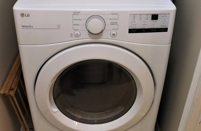Updated 2 BR/2BA in family friendly home and neighborhood
