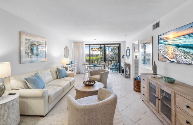 🏖️Updated 2BR Barefoot Pelican – Bay Views & Pool