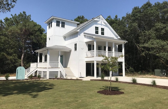 Updated and Modern Corolla Beach Retreat!