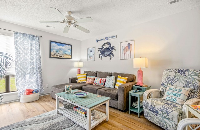 Updated condo with on-site pool, tennis AC, & W/D - near golf/beach