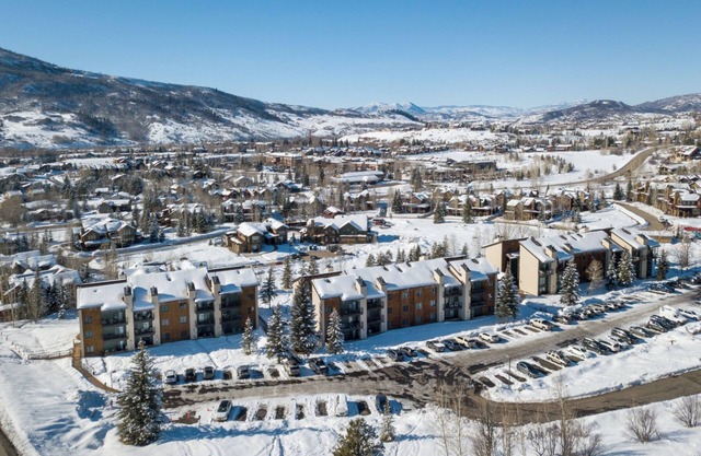 Updated - Free Bus Route - Private Washer/Dryer, Hot Tub & Outdoor Pool