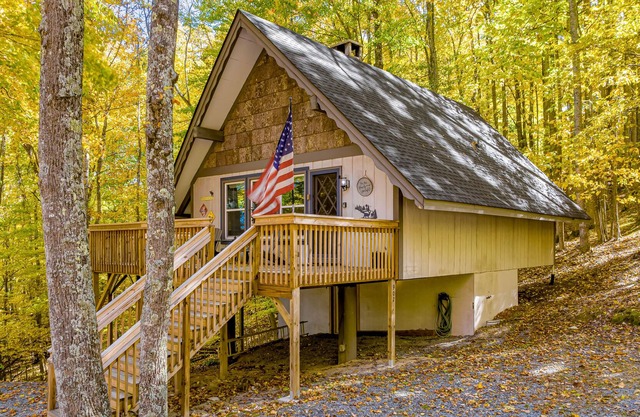 Updated home with large deck, fireplace, washer/dryer, pool, & hot tub,