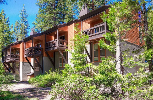 Updated Incline Condo w/BBQ, Deck, Fireplace, Summer Pool and Tennis (TCC0447)