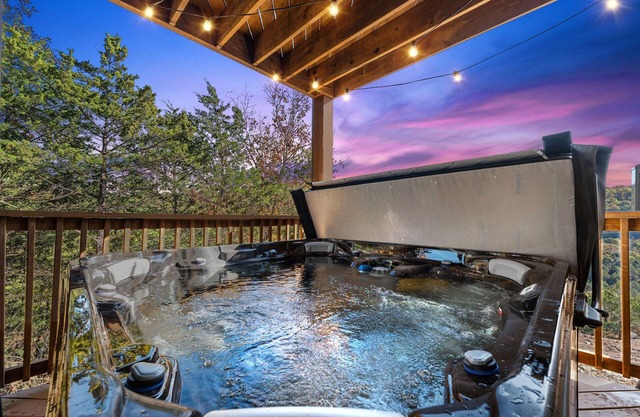 Updated Lodge Mtn Views, Sldie, HotTub