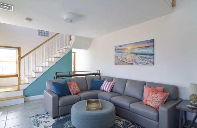 Updated & spacious 4bd/2bth on Plum Island - 2 min walk to beach