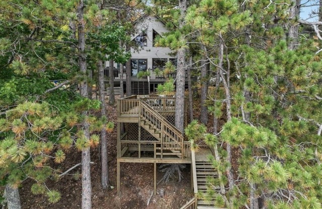 Updated, Tranquil Retreat on Round Lake - 3 Bed, 3 Bath with Sleeping Loft