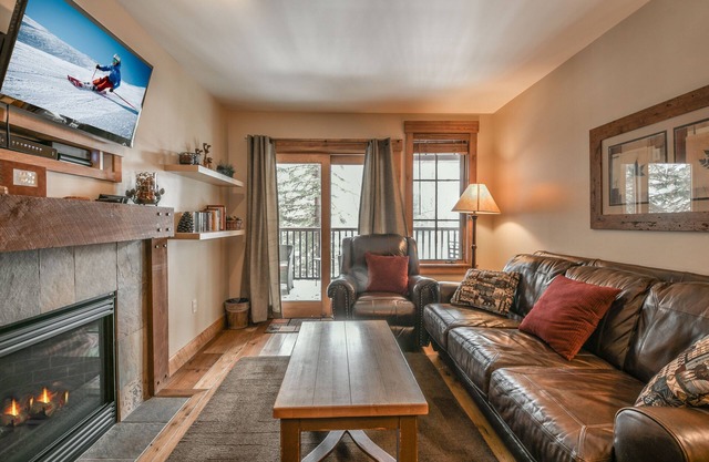 Updated Unit Near Ski Lifts, Dining & Shops!