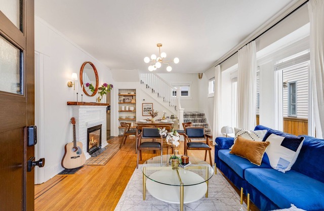 Upgraded Historical Gem 5BR/4Ba/with AC in U District