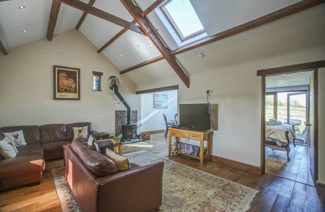 UPPER CALFFIELD BARN, family friendly in Haverfordwest