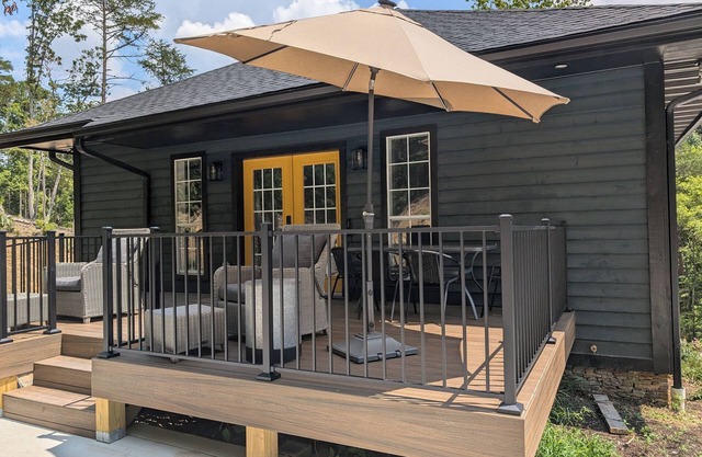 Upscale 2 Bed/2.5 Bath w/Lighted Pickleball Court&Fiber Internet near the Dragon
