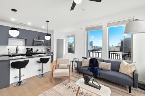Upscale 2BR Near Regions Field n Park