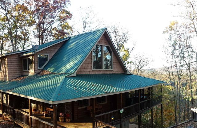 Upscale And Roomy Mountain Retreat