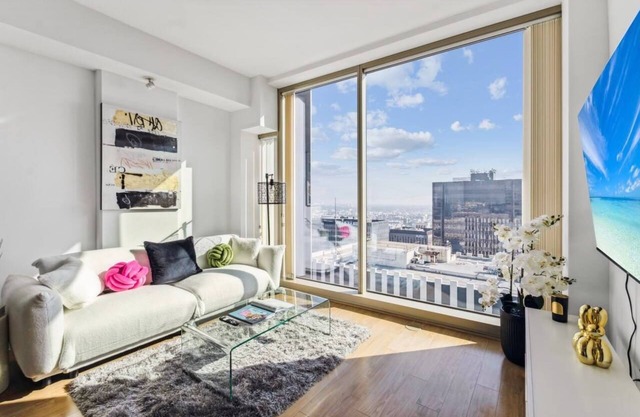 Upscale Apartment with Breathtaking Views | Free Parking | Gym, Pool & Hot Tub