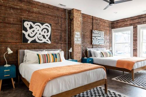 Upscale Loft, Walkable Area, Close to Stadiums