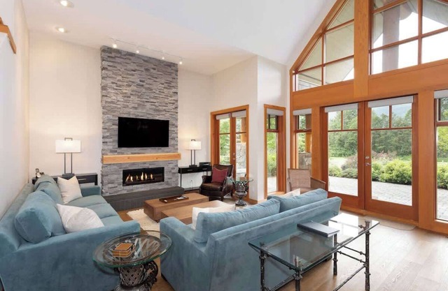 Upscale Ski Escape, Hot Tub, Garage & Views