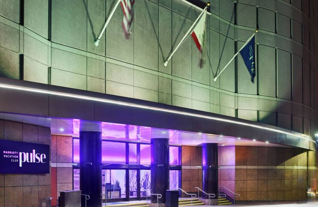 Upscale suite in Gas Lamp, walking distance to Comic Con 2024!