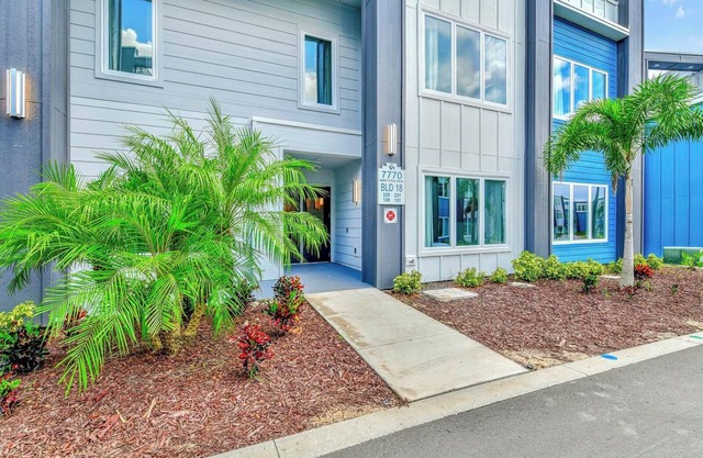 Upscale Two Story Condo near Disney with Resort & Waterpark Access - B18-229