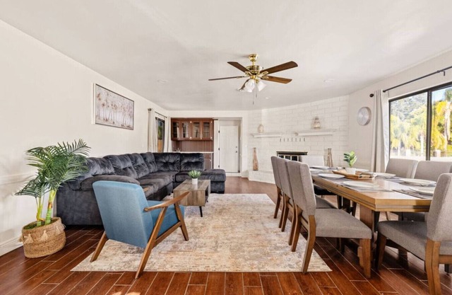 Urban Escape! Massive home in Central Bakersfield!