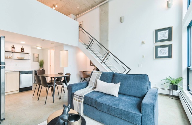 Urban Loft | 5 Mins to Saddledome | Heated Parking | Sofa Bed