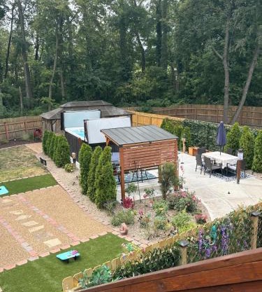 Urban Oasis with Heated Spa Pool, Bar, Garden, Firepit, Outdoor Movie Theater, Outdoor Games
