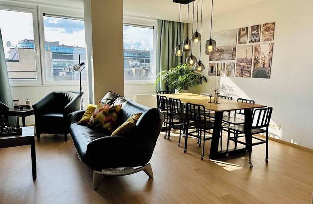 UrbanStay Suites - Modern 2-Bedroom Apartment in the Heart of Brussels, Grand Place